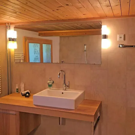 Huebeli Lodge *